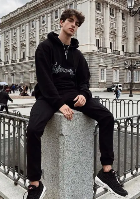 Я Александр, 27, из Махачкалы, ищу знакомство для приятного времяпровождения