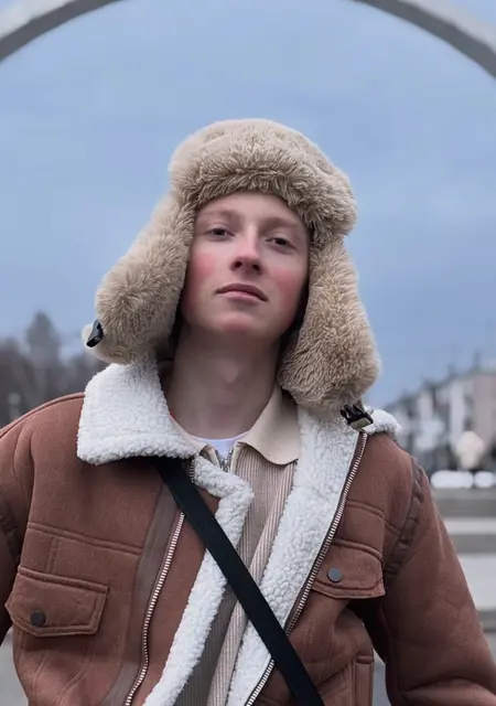 Я Иван, 18, из Санкт-Петербурга, ищу знакомство для постоянных отношений