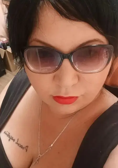 Я Анна, 37, из Санкт-Петербурга, ищу знакомство для открытые отношения