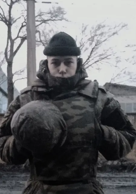 Я Макс, 19, из Свободного, ищу знакомство для приятного времяпровождения