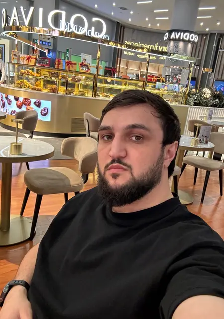 Я Мурад, 33, знакомлюсь для совместных путешествий в Махачкале