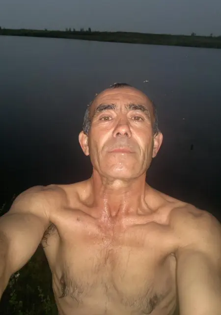 Володя из Карпинска, ищу на сайте знакомства на одну ночь