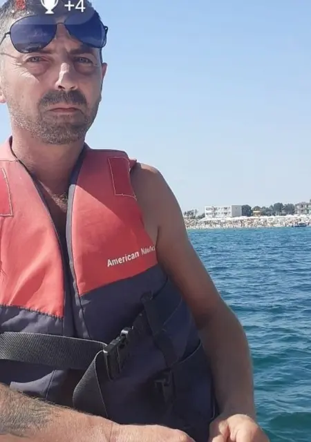 Daniel из Бухареста, мне 36, познакомлюсь