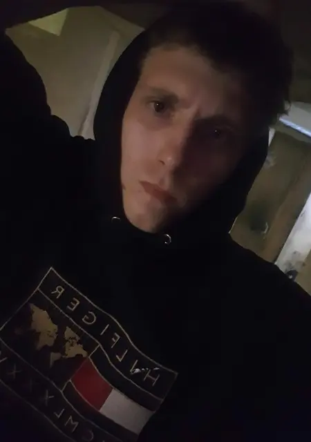 Я Дмитрий, 24, знакомлюсь на одну ночь в Пугачеве