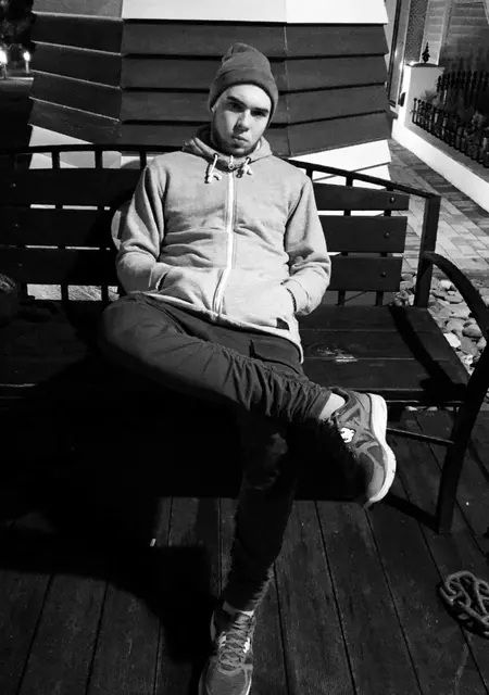 Я Игорь, 26, из Новоуральска, ищу знакомства на одну ночь