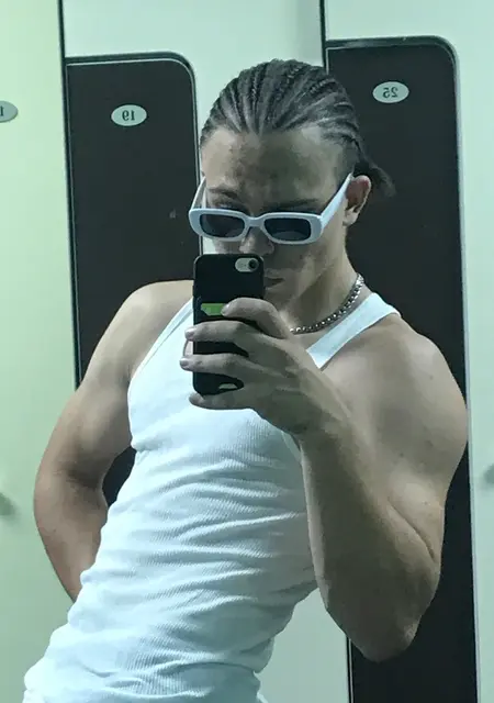 Даня из Михайловки, мне 20, познакомлюсь на одну ночь