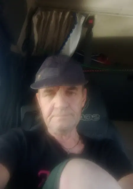 Андрей из Ачинска, мне 62, познакомлюсь на одну ночь