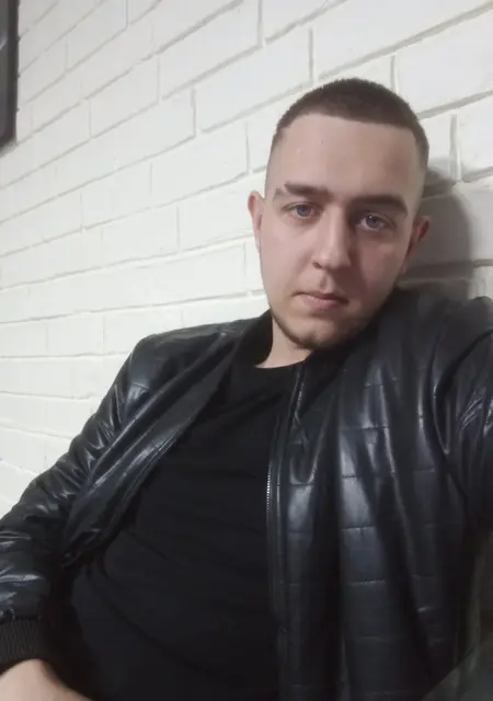 Даня из Гусь-Хрустального, мне 23, познакомлюсь для приятного времяпровождения