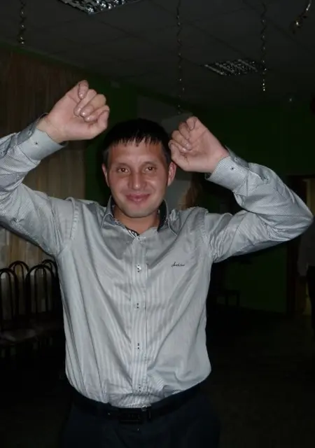 Динар из Режа, мне 43, познакомлюсь на одну ночь