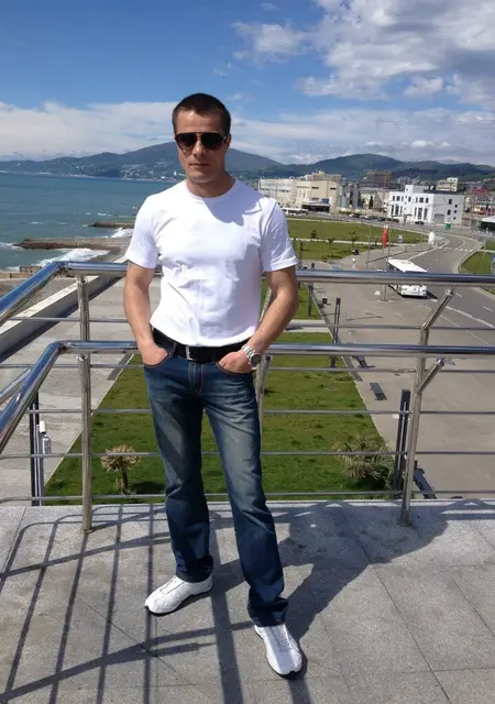 Я Максим, 45, из Армавира, ищу знакомства без обязательств