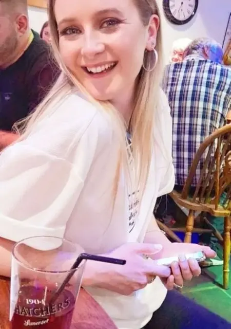 Daisy from London, 24 years old, ready to meet