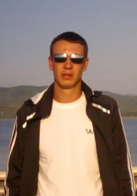 Pasha из Шахтёрского, мне 33, познакомлюсь на одну ночь