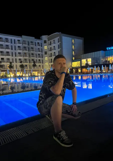 Я Артём, 19, знакомлюсь без обязательств в Курске