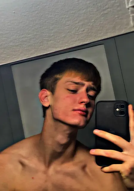 Я Яромир, 19, из Новосибирска, ищу знакомства без обязательств