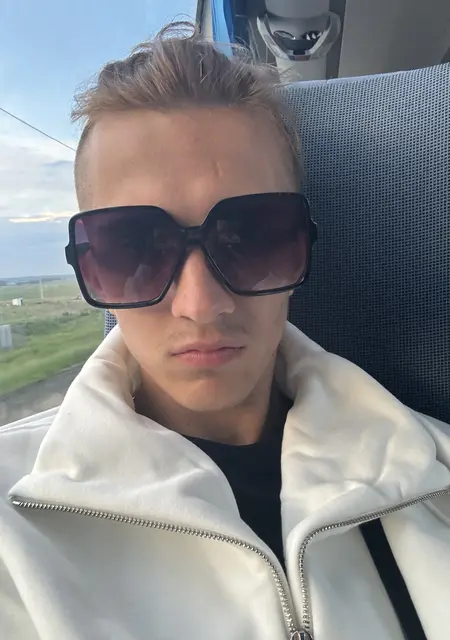 Я Артем, 23, из Златоуста, ищу знакомства на одну ночь