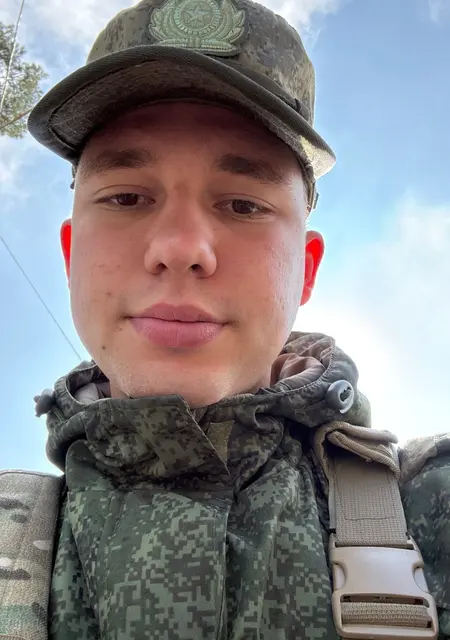 Я Михаил, 22, из Коврова, ищу знакомства на одну ночь