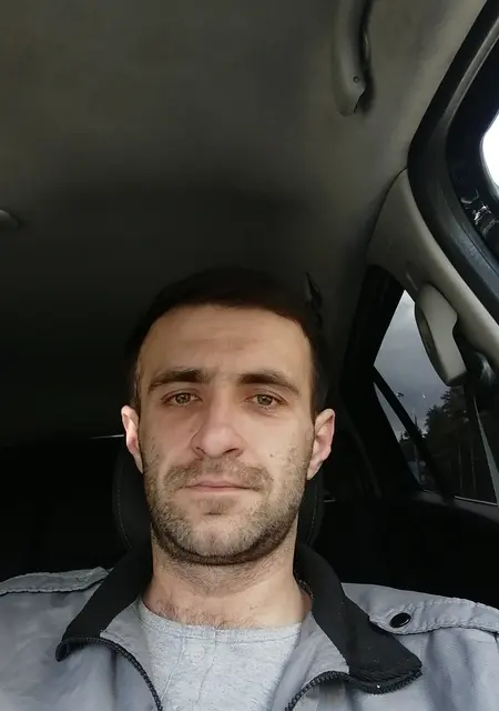 Я Илия, 34, из Ялты, ищу знакомства на одну ночь