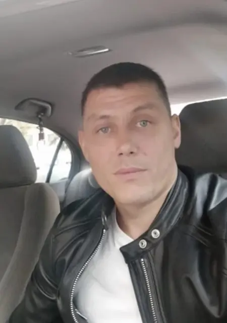 Я Иван, 39, знакомлюсь на одну ночь в Геленджике