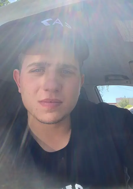 Валера из Апатитов, ищу на сайте знакомства на одну ночь