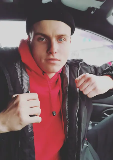 Я Дима, 25, из Новомосковска, ищу знакомства без обязательств