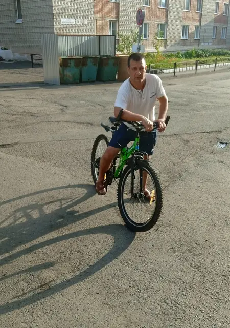 Я Олег, 41, знакомлюсь для приятного времяпровождения в Томске