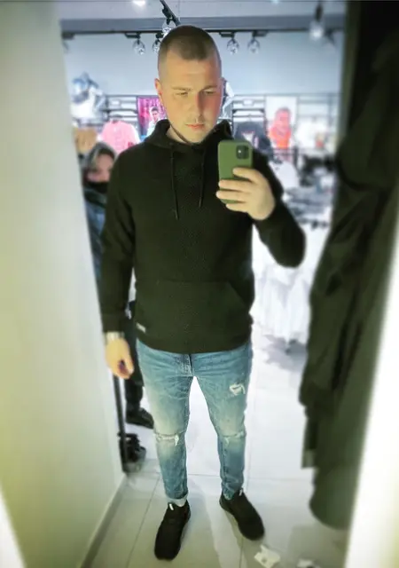 Я Саша Плетнев, 28, знакомлюсь на одну ночь в Таганроге