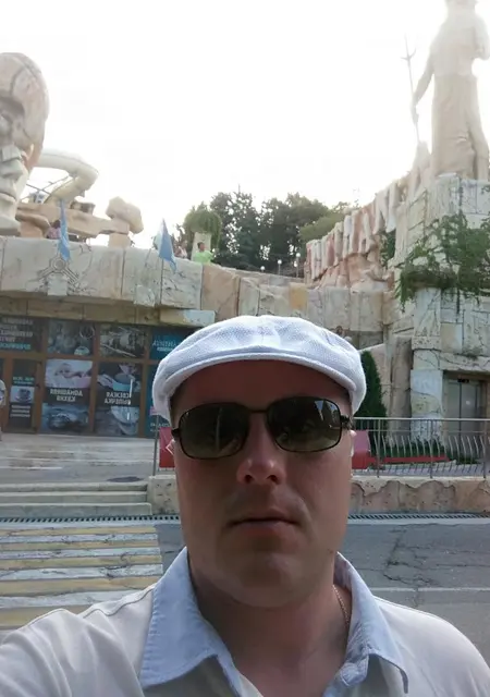 Сергей из Ялты, мне 46, познакомлюсь на одну ночь