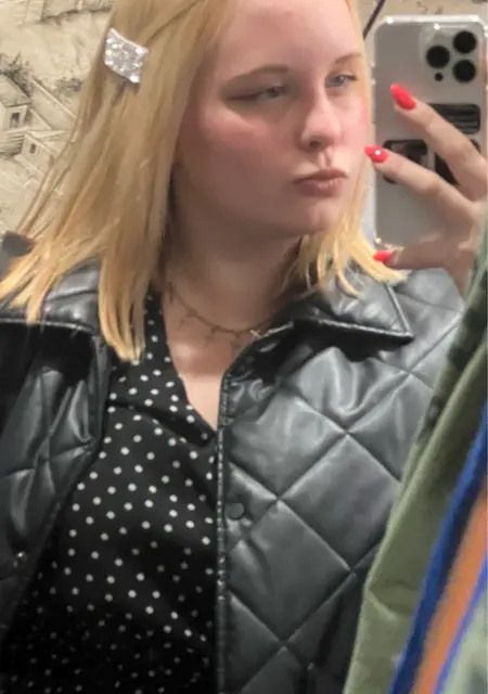 Я Ульяна, 18, из Ярославля, ищу знакомство для общения