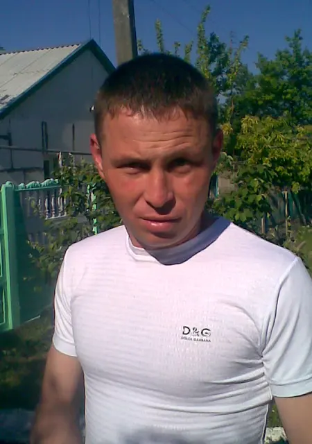 Я Витя, 48, из Симферополя, ищу знакомства без обязательств