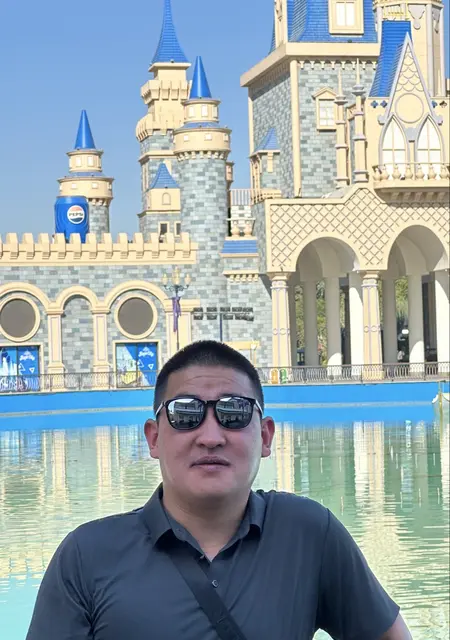 Я Артур, 28, знакомлюсь для постоянных отношений в Новосибирске