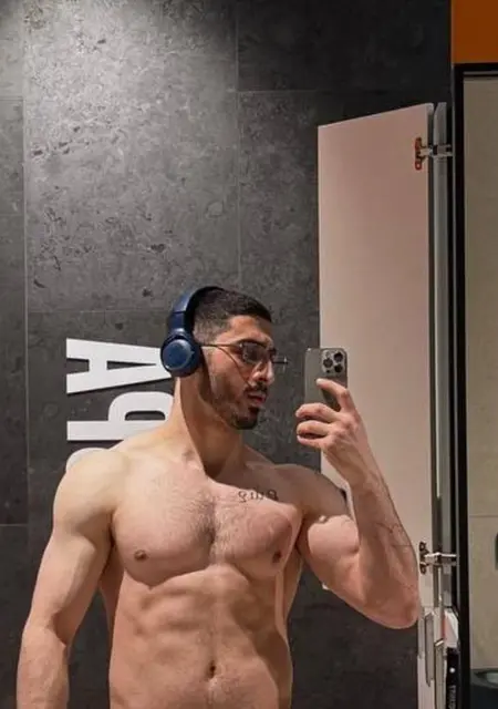 Я Армен, 24, из Санкт-Петербурга, ищу знакомства без обязательств