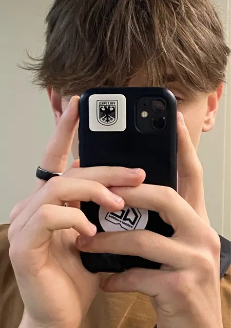 Я Дмитрий, 19, из Нижнего Новгорода, ищу знакомство для постоянных отношений