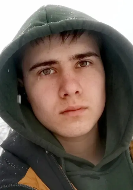 Я Александр, 19, из Советской Гавани, ищу знакомство для приятного времяпровождения
