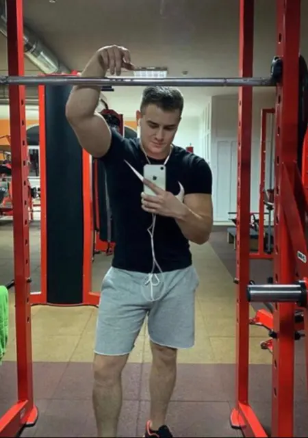 Артем из Майкопа, мне 36, познакомлюсь для вирта