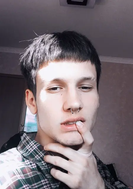 Я Даня, 23, из Калининграда, ищу знакомство для вирта