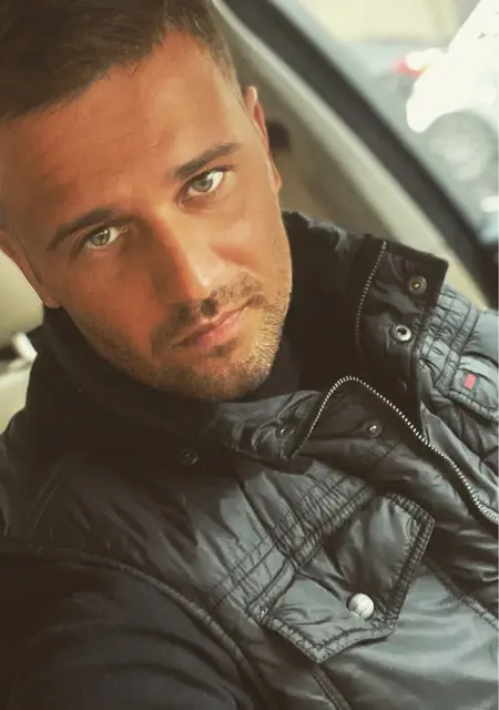 Я Артём, 38, из Санкт-Петербурга, ищу знакомства без обязательств