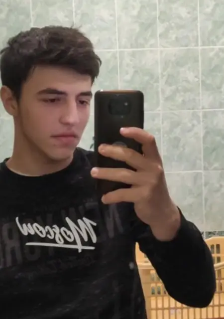 Мурад из Прохладного, мне 21, познакомлюсь без обязательств