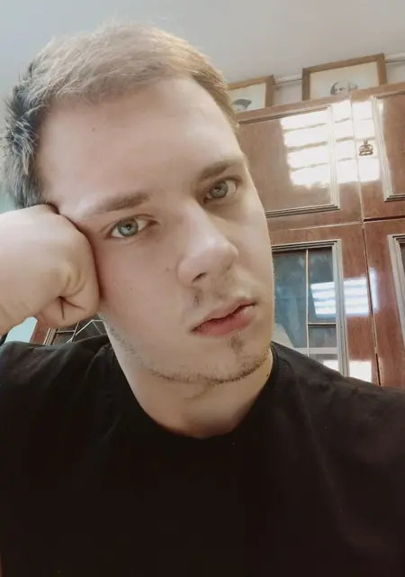 Илья из Пскова, мне 22, познакомлюсь на одну ночь