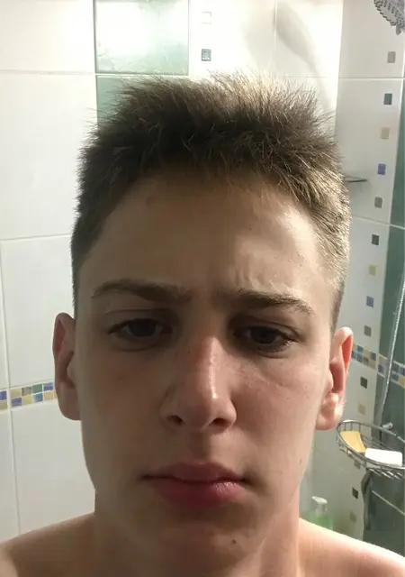 Я Саша, 19, из Липецка, ищу знакомство для постоянных отношений