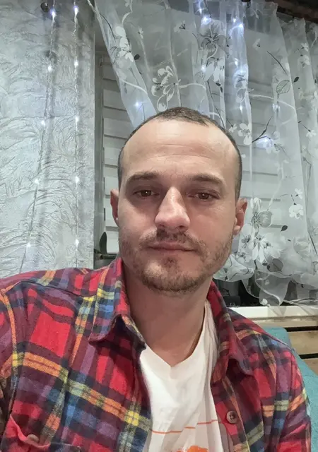 Слава из Яхромы, ищу на сайте постоянные отношения