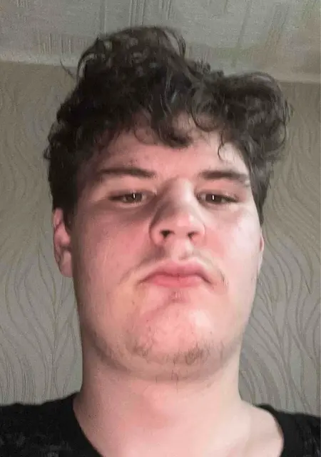 Я Данил, 18, из Нижнего Тагила, ищу знакомство для постоянных отношений