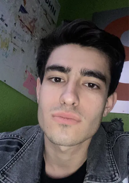 Я Сергей, 23, из Москвы, ищу знакомства на одну ночь