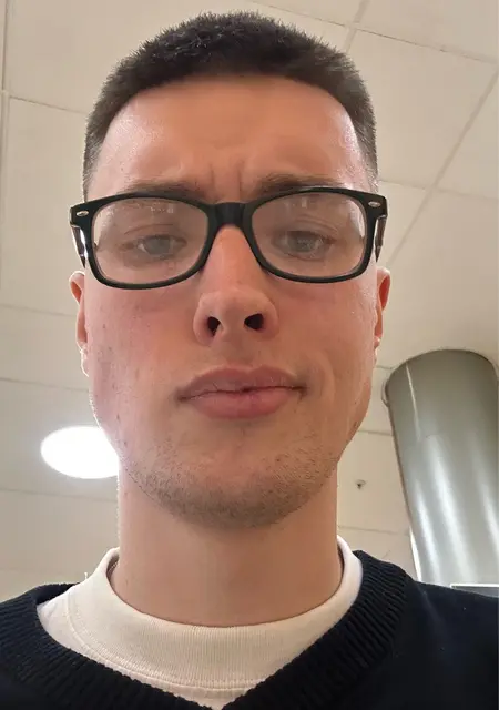 Никита из Саратова, мне 18, познакомлюсь для вирта