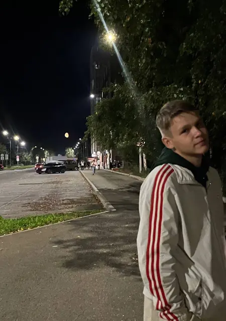 Я Алексей, 21, из Вологды, ищу знакомство для приятного времяпровождения