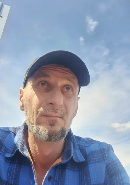 Вячеслав из Липецка, мне 47, познакомлюсь для приятного времяпровождения