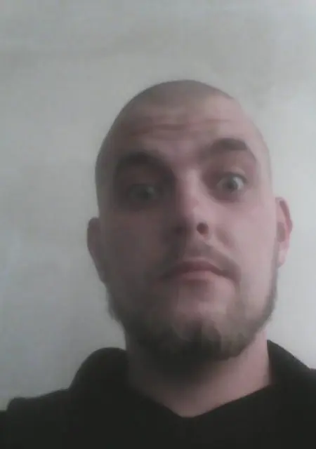 Паша из Тихвина, мне 33, познакомлюсь без обязательств