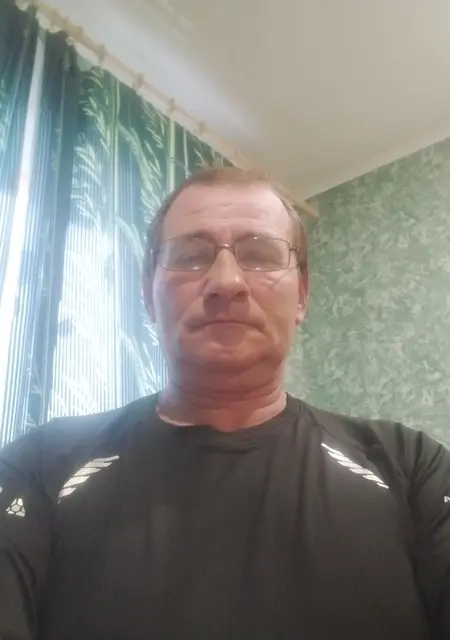 Миша из Санкт-Петербурга, мне 50, познакомлюсь без обязательств