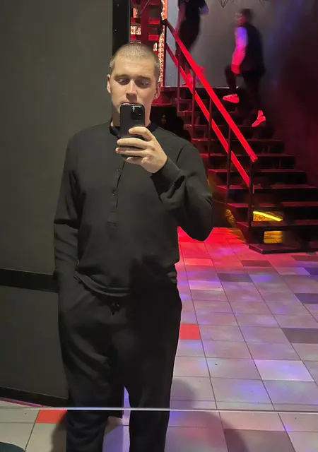 Иван из Ижевска, ищу на сайте знакомства на одну ночь