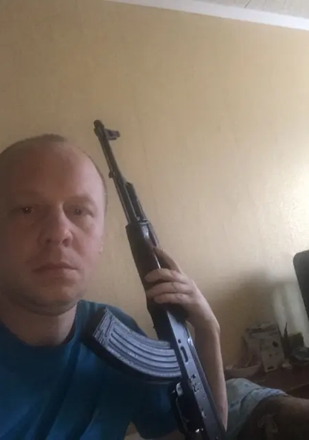 Виктор из Лобни, ищу на сайте знакомства на одну ночь