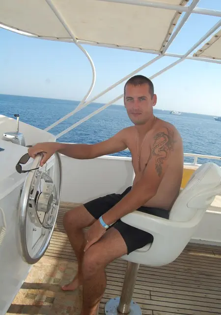 Максим из Троицка, мне 40, познакомлюсь для общения